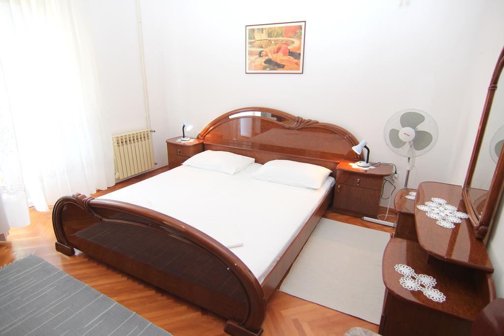 Apartments Jelica Паг Екстериор снимка