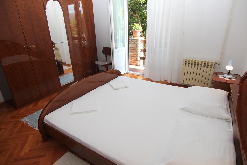 Apartments Jelica Паг Екстериор снимка